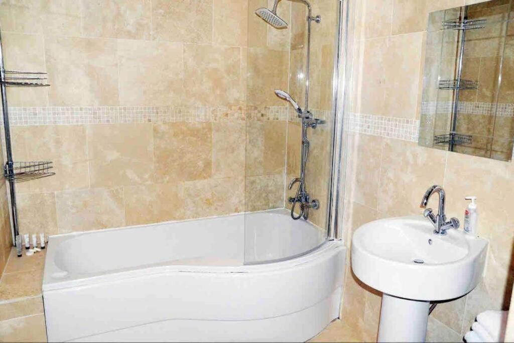 2 Bedrooms, 2 Bathrooms Stunning Penthouse City View Bradford  Eksteriør billede