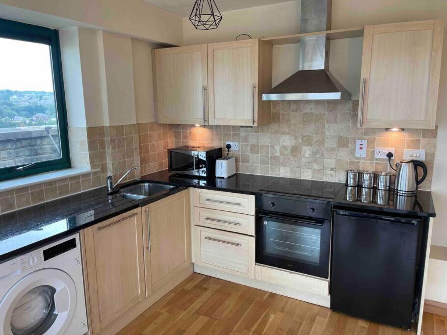 2 Bedrooms, 2 Bathrooms Stunning Penthouse City View Bradford  Eksteriør billede